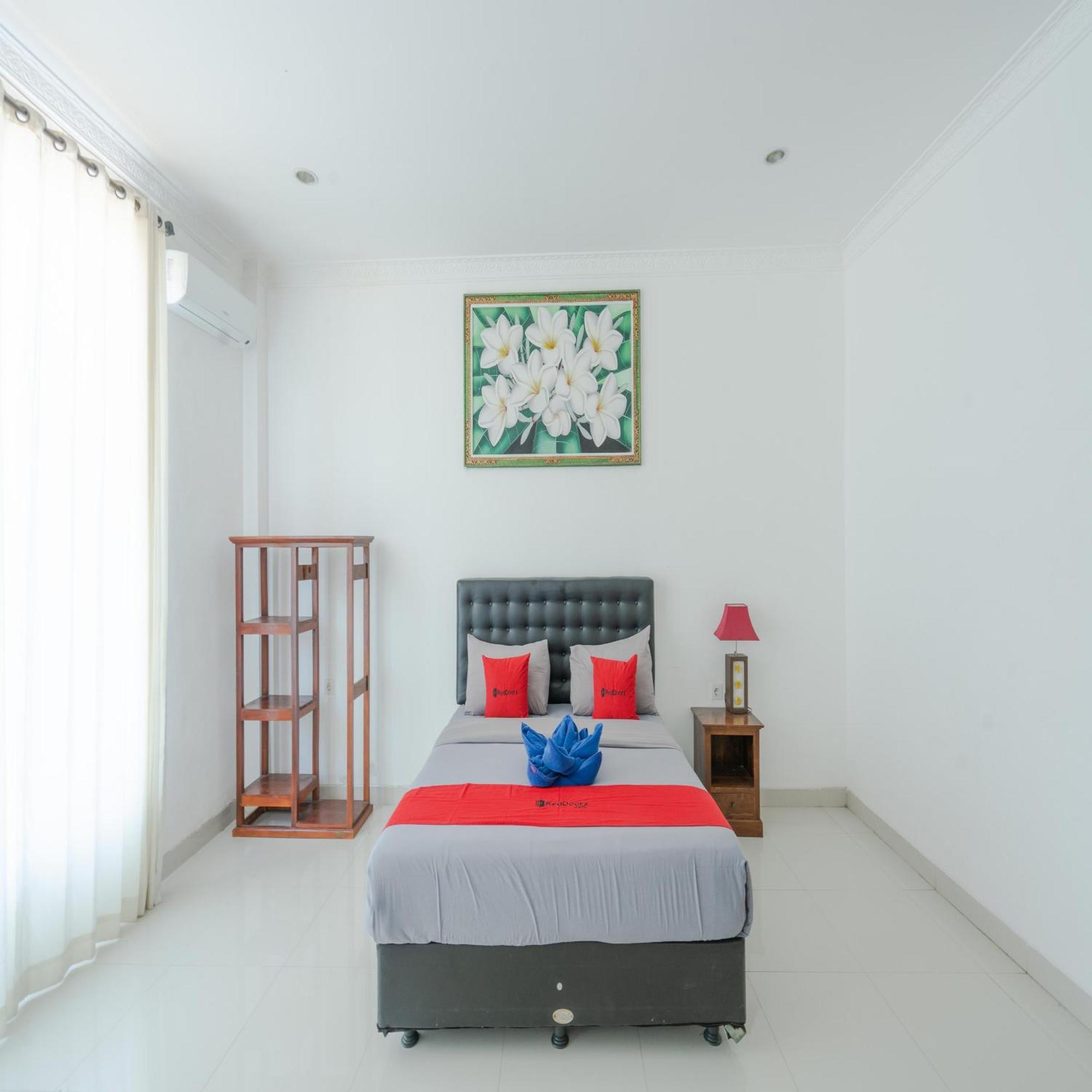 Reddoorz @ Uluwatu Suites Exterior photo