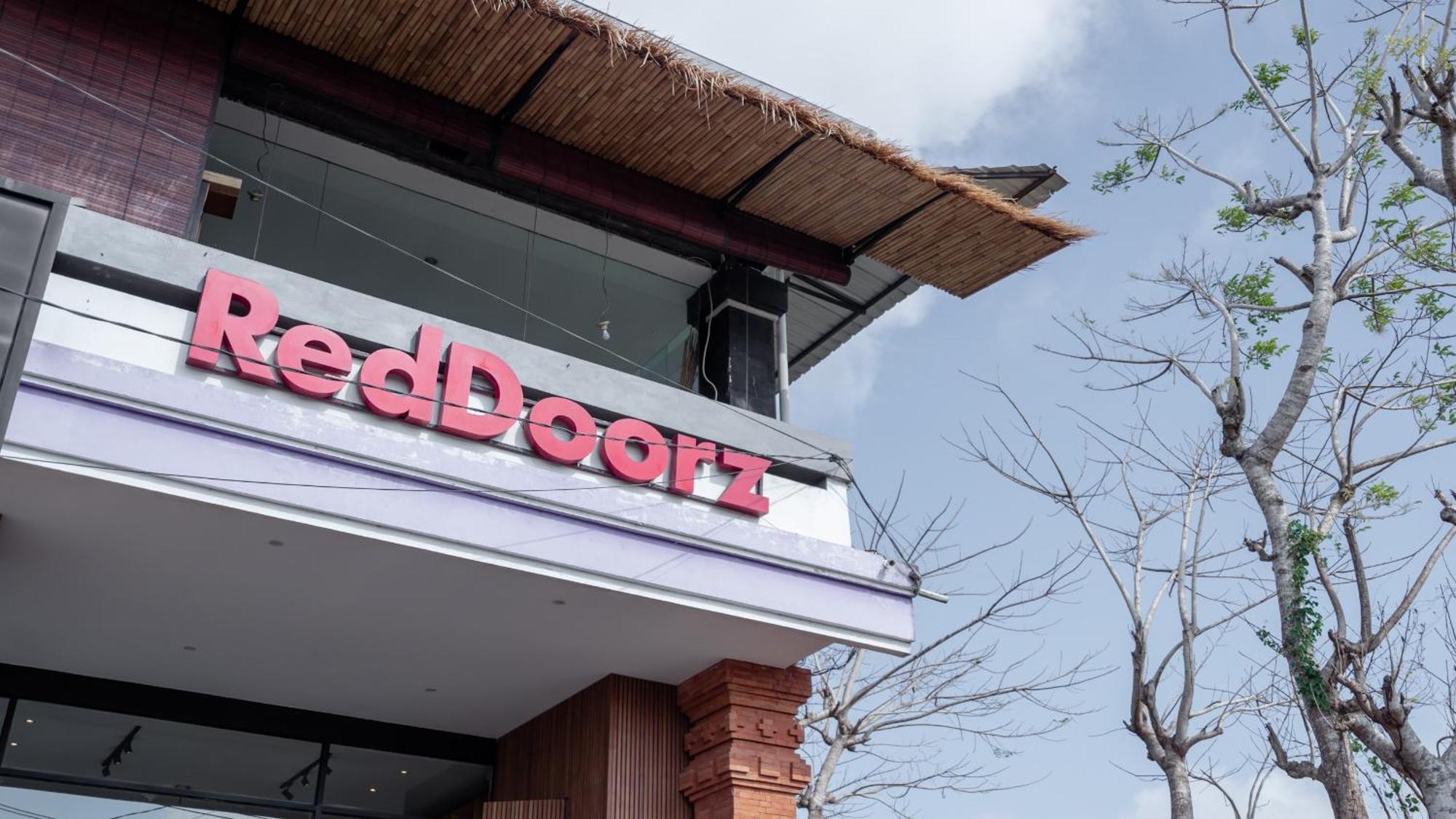 Reddoorz @ Uluwatu Suites Exterior photo